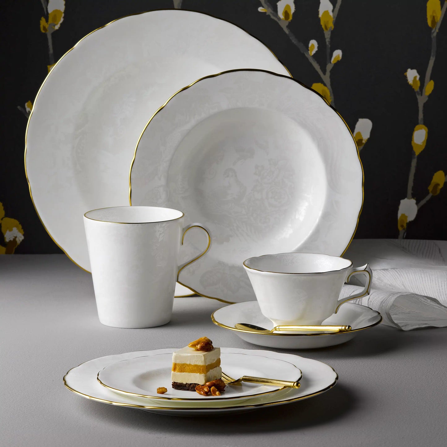 AVES PEARL - TEA CUP & SAUCER