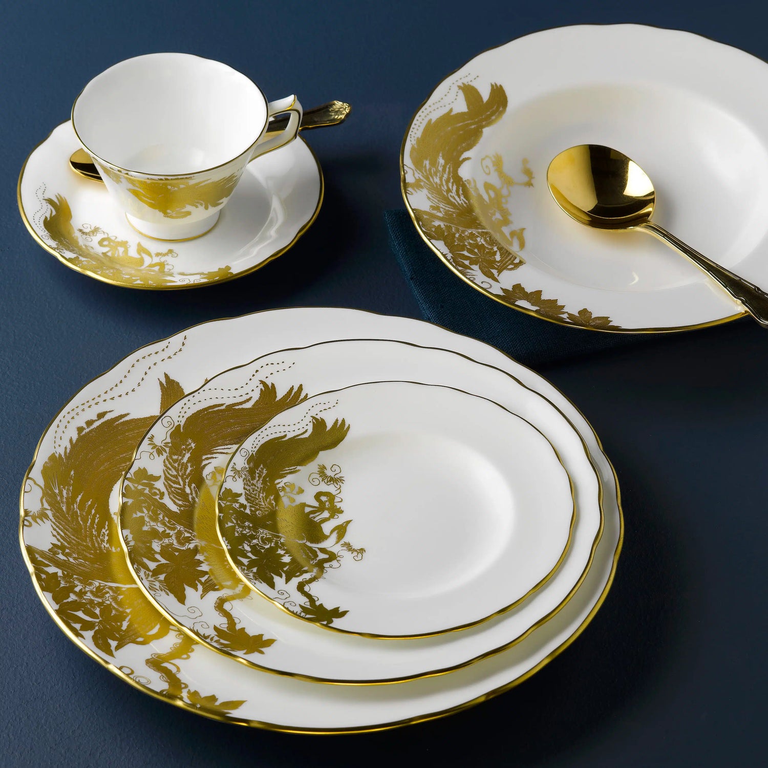 Aves Gold Motif