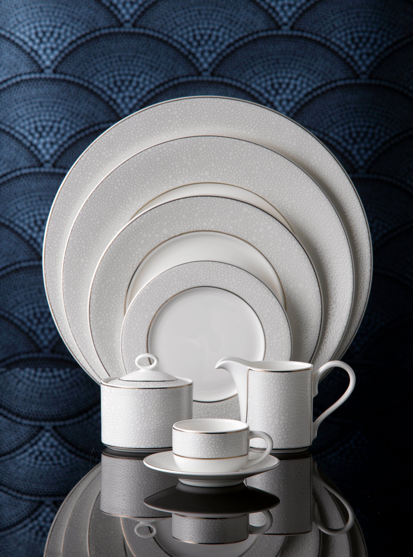 EFFERVESCE SMALL SQUARE PLATE