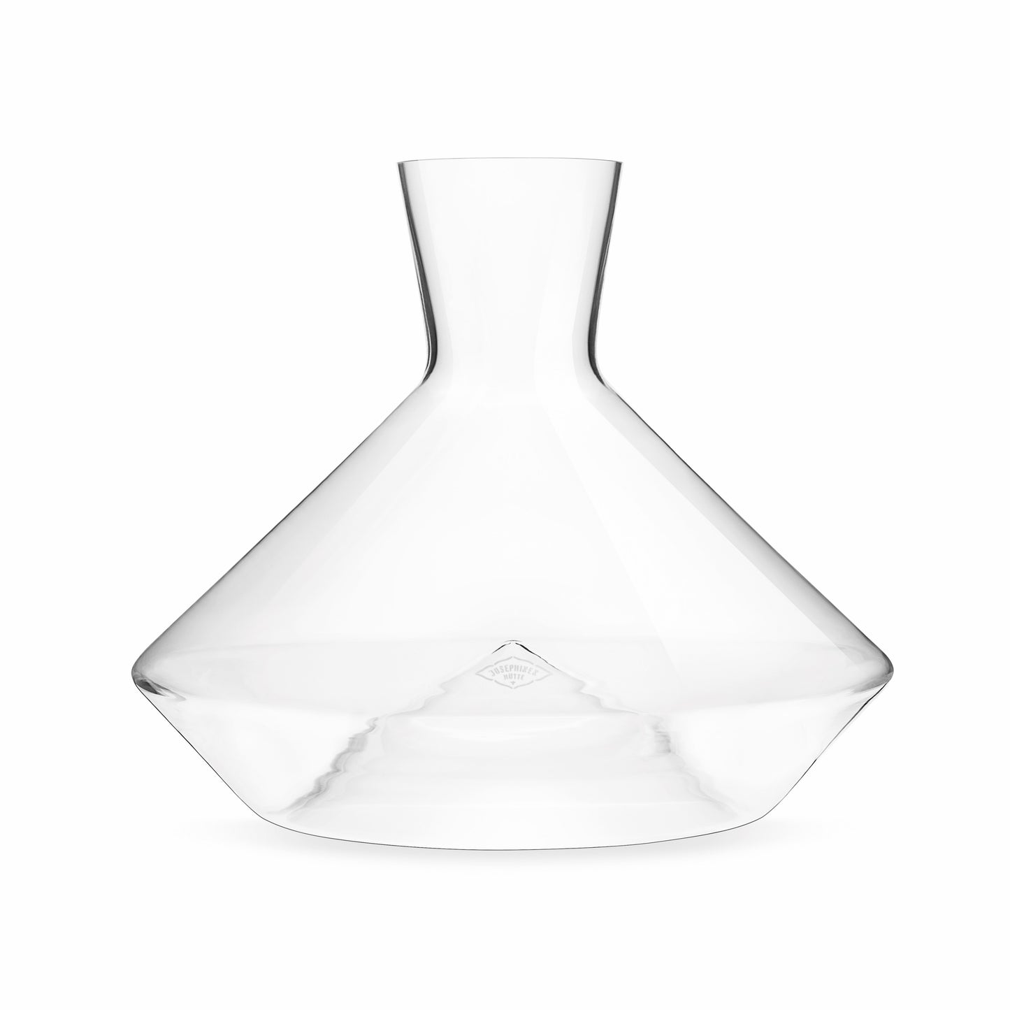A clear, handblown glass decanter with a large base and a minimalist design, featuring a self-confident size and a filigree structure.