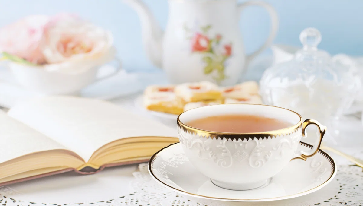 Simply Anna White & Gold - Tea Cup & Saucer