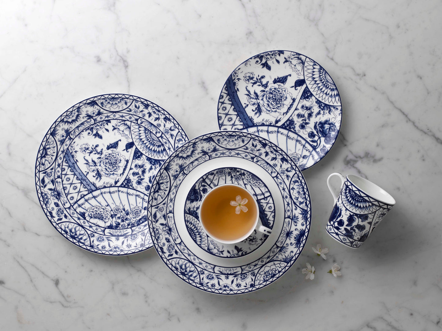 Victoria's Garden Blue Drinkware